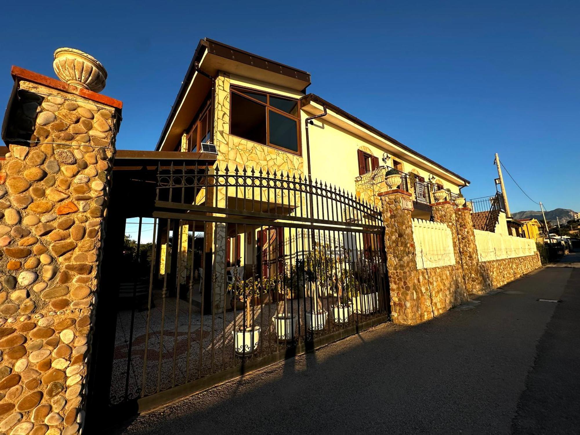 Casa Del Sole Lejlighed Campofelice Di Roccella Eksteriør billede